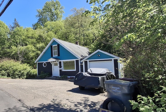 view of detached garage