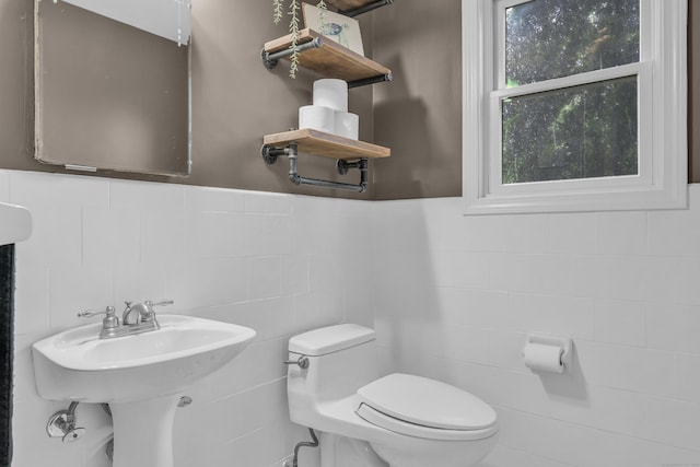 255 Back Ln, Newington, CT 06111 - half bathroom with toilet and tile walls