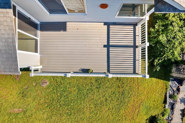 16 Hill Rd, East Lyme, CT 06333 - gate with a lawn