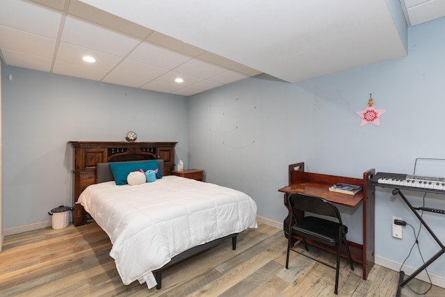 bedroom featuring baseboards, light wood finished floors, and recessed lighting