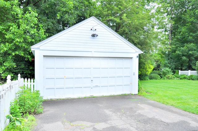 16 Ridgewood Rd, Windsor, CT 06095 - view of detached garage