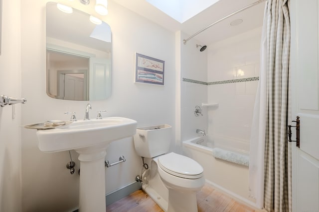 full bathroom featuring wood finished floors, toilet, and shower / tub combo with curtain