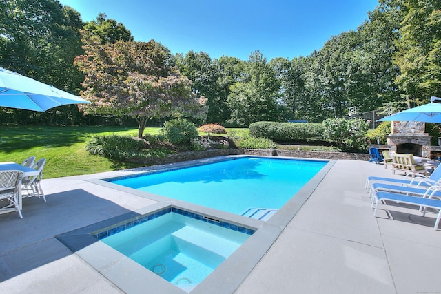 63 Balfour Dr, West Hartford, CT 06117 - outdoor pool featuring a patio area, an in-ground hot tub, and a lawn