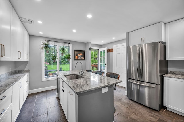 10 Meadowbrook Rd, Hamden, CT 06517 - kitchen featuring appliances with stainless steel finishes, a sink, an island with sink, recessed lighting, and white cabinets
