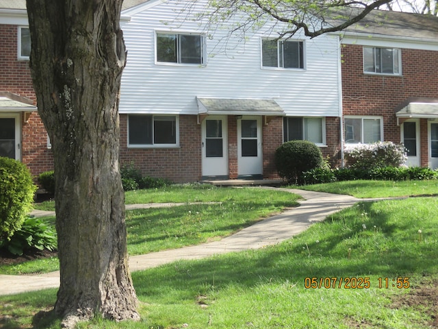 51-71 Park Ave Unit 3-21, Danbury, CT 06810 - multi unit property featuring a front yard and brick siding