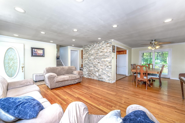 living area with ornamental molding, light wood-type flooring, recessed lighting, a ceiling fan, and baseboards
