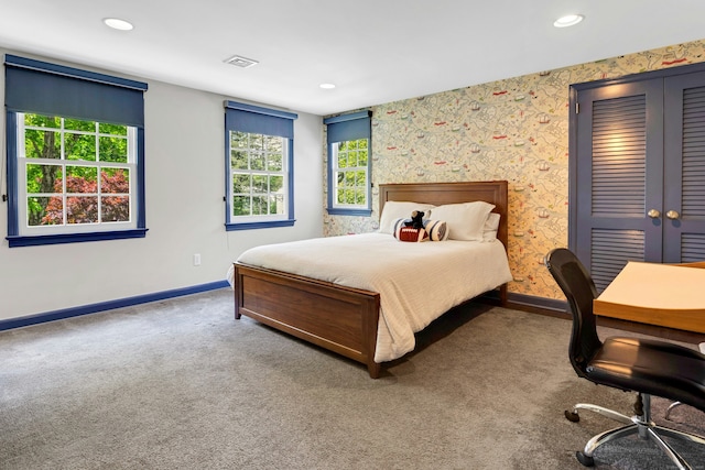 bedroom with baseboards, carpet floors, recessed lighting, and a closet