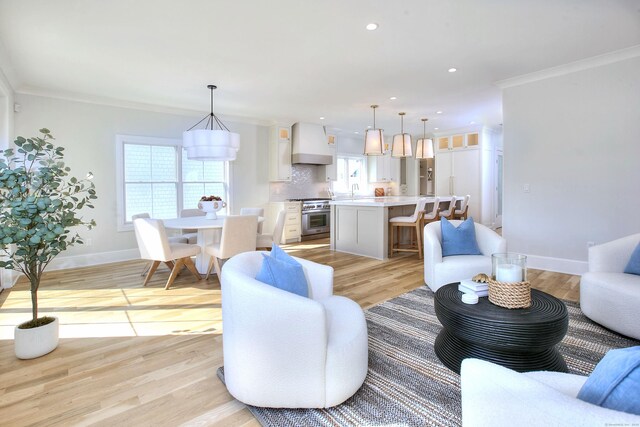 450 Penfield Rd, Fairfield, CT 06824 - living room featuring light wood-style floors, baseboards, ornamental molding, and recessed lighting
