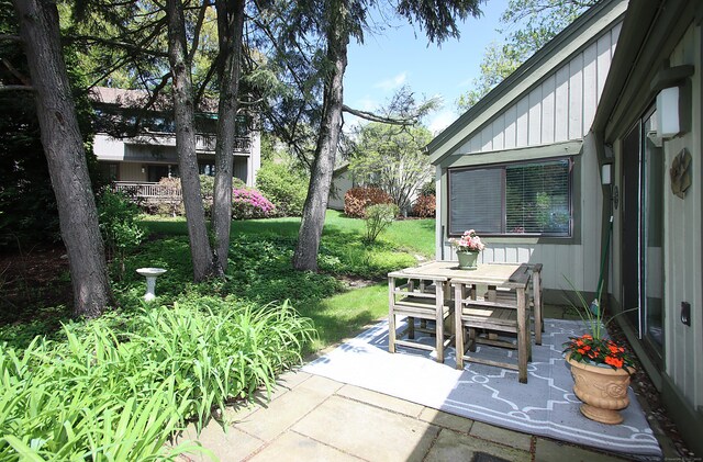 522 Heritage Vlg Unit B, Southbury, CT 06488