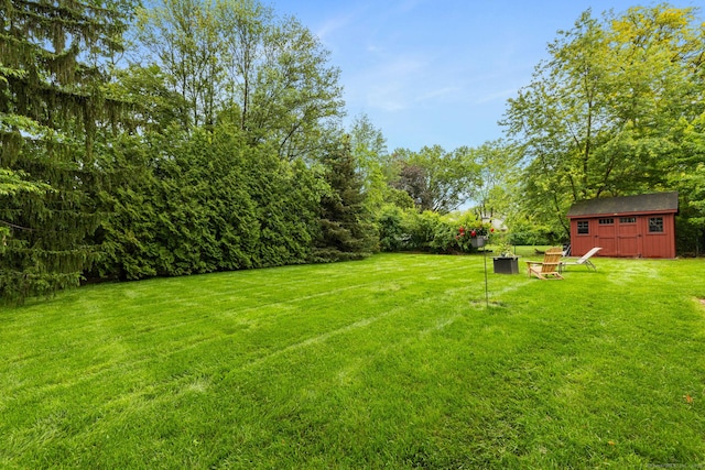 46 Glenbrook Rd, West Hartford, CT 06107 - view of grassy yard
