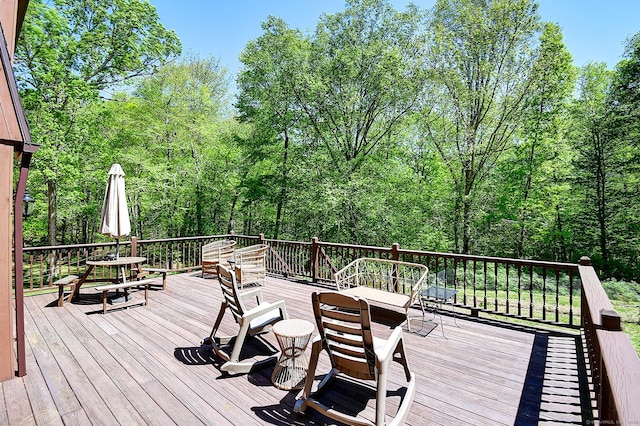 7 Stonegate Rd, East Hampton, CT 06424 - deck featuring outdoor dining space