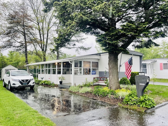 91 Shawnee Rd, East Hartford, CT 06118 - view of front of property featuring a sunroom