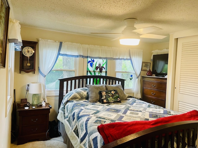 91 Shawnee Rd, East Hartford, CT 06118 - bedroom featuring a textured ceiling, ceiling fan, and a closet