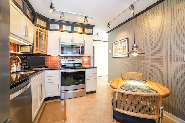 85 Viscount Dr Unit 10A, Milford, CT 06460 - kitchen featuring stainless steel appliances, dark countertops, a sink, and tasteful backsplash