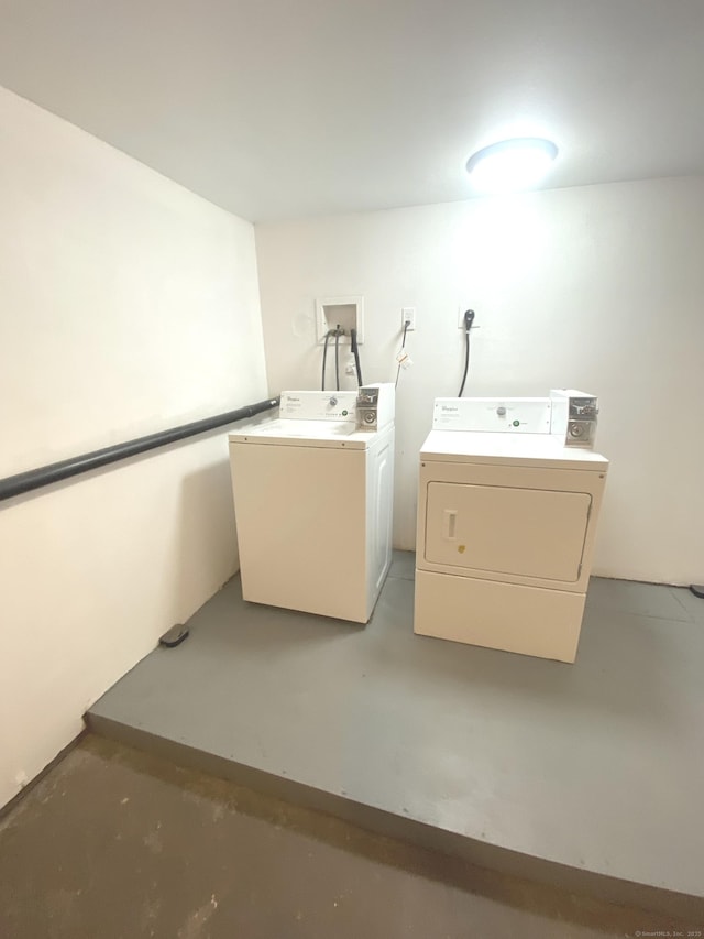 laundry room featuring washer and clothes dryer