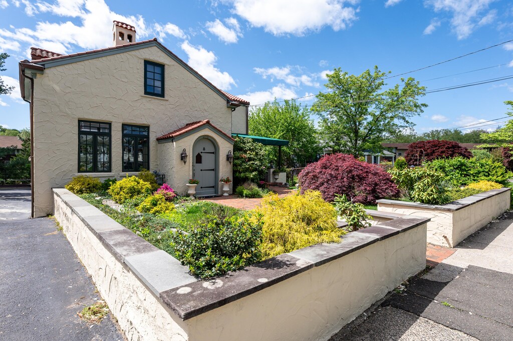 306 Hubbard Ave, Stamford, CT 06905 - photo 1