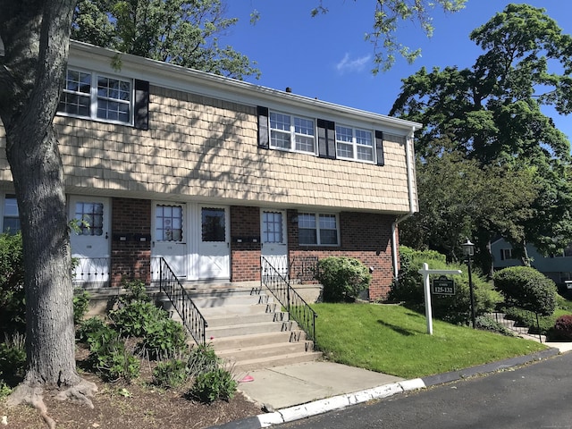 245 Unquowa Rd Apt 127, Fairfield, CT 06824 - view of property with brick siding and a front lawn