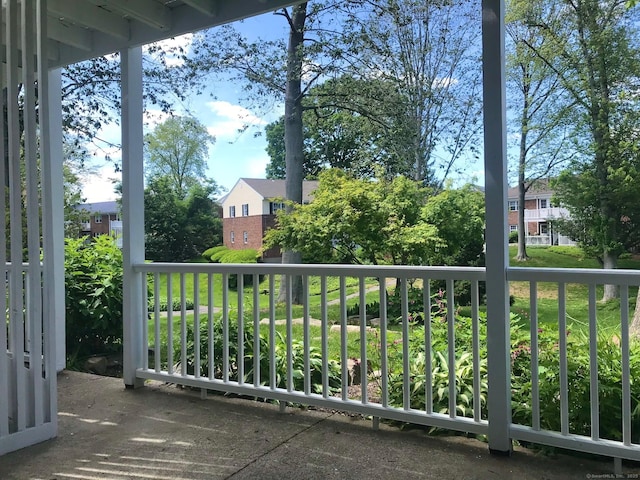 245 Unquowa Rd Apt 127, Fairfield, CT 06824 - view of balcony