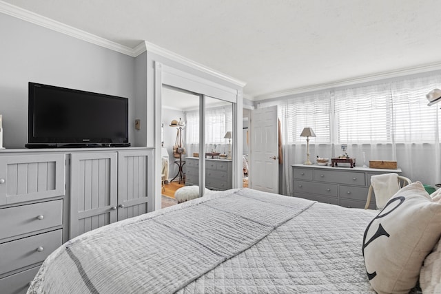 18 Hamre Ln Unit B, Branford, CT 06405 - bedroom with ornamental molding