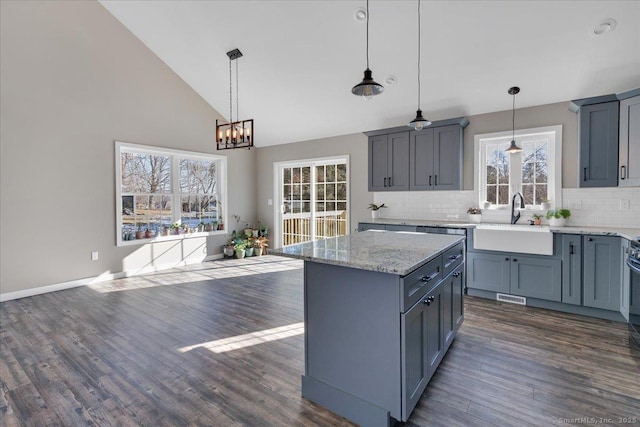 kitchen featuring a sink, decorative backsplash, a chandelier, high vaulted ceiling, and dark wood-style floors