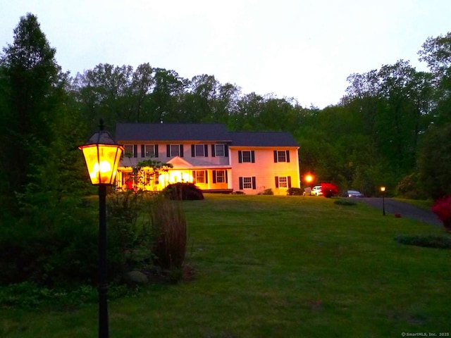 view of front of home featuring a front lawn