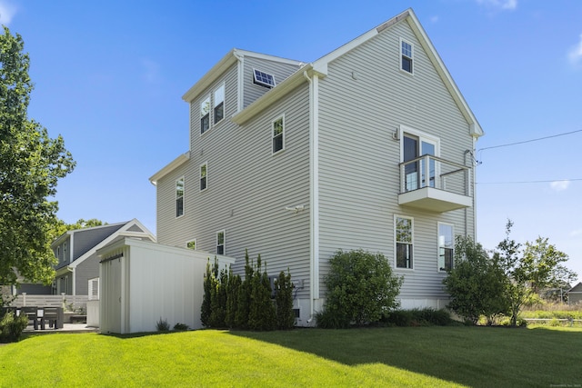 3 Arrowhead Rd, Madison, CT 06443 - view of side of property with a lawn and a balcony