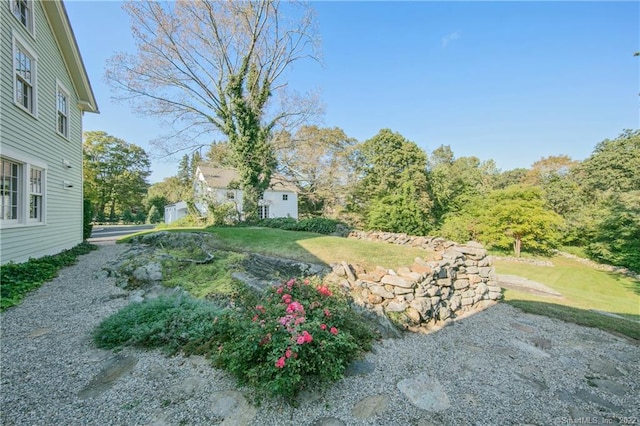 521 State St, Guilford, CT 06437 - view of yard