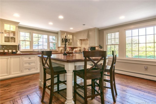 521 State St, Guilford, CT 06437 - dining area featuring hardwood / wood-style flooring, crown molding, and recessed lighting