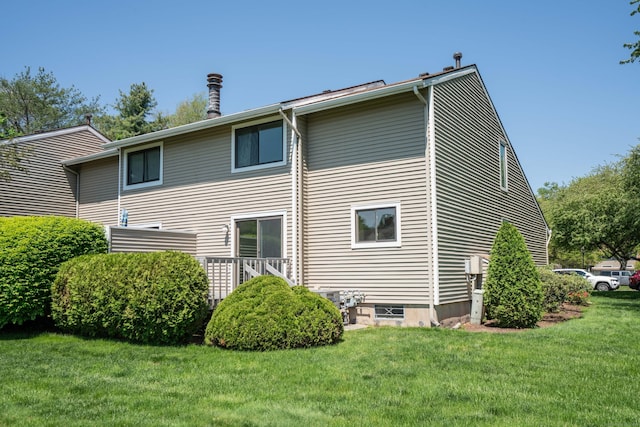 592 Mountain Rd Unit A, West Hartford, CT 06117 - rear view of property featuring a yard