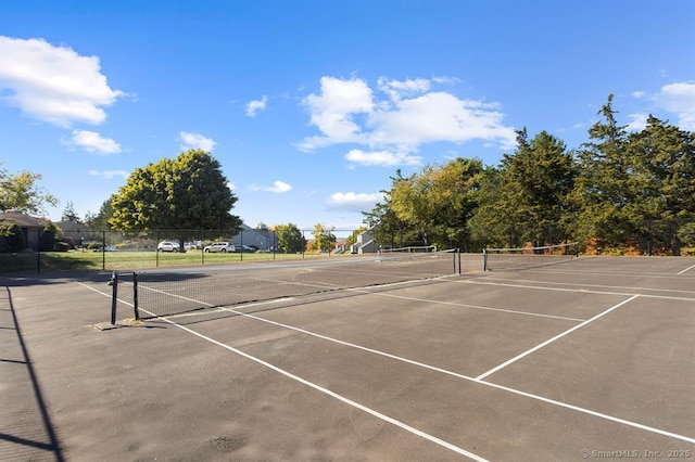 547 Pilgrim Hbr Unit 547, Wallingford, CT 06492 - view of tennis court with fence