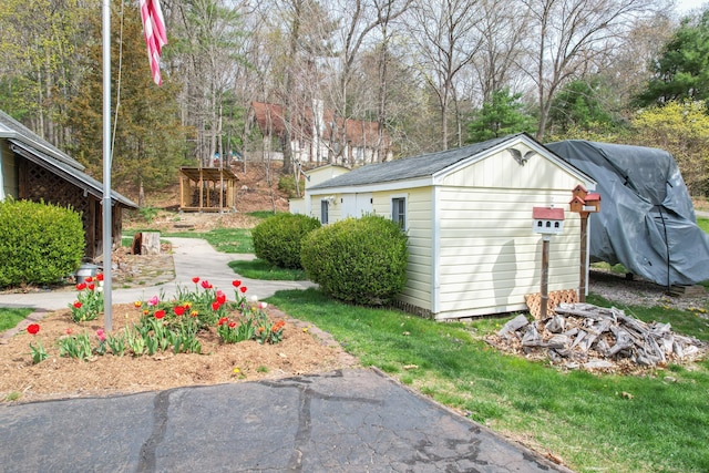 view of yard featuring a storage shed and an outbuilding