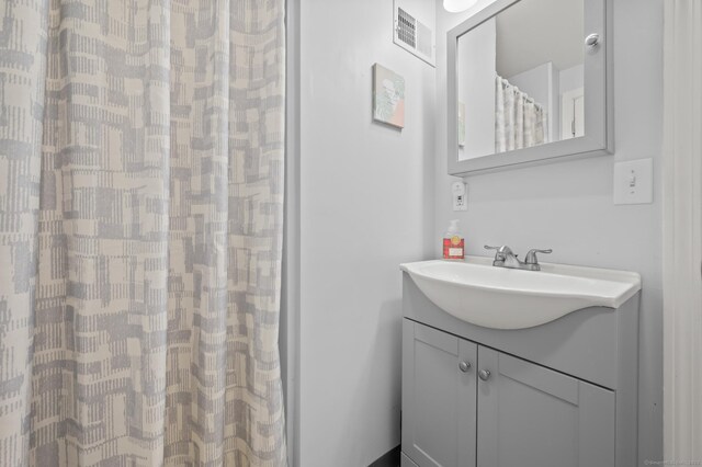8 Pasco Dr Unit E, East Windsor, CT 06088 - bathroom with vanity and curtained shower