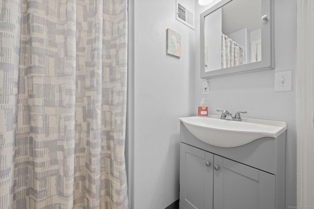 8 Pasco Dr Unit E, East Windsor, CT 06088 - full bathroom with vanity and curtained shower