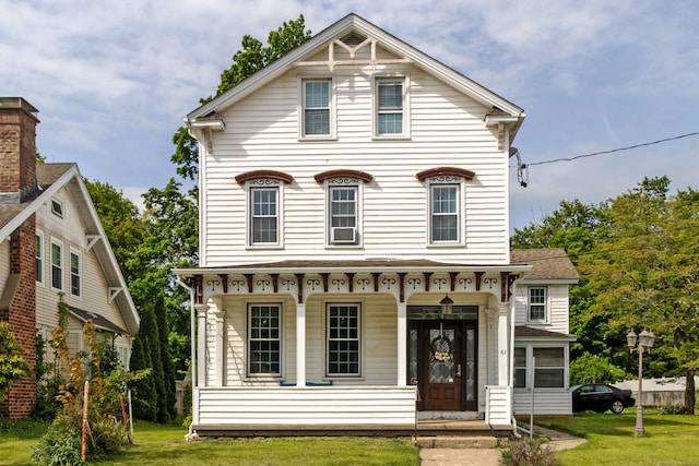 61 Williams St, Norwich, CT 06360 - view of front facade with a front yard and a porch