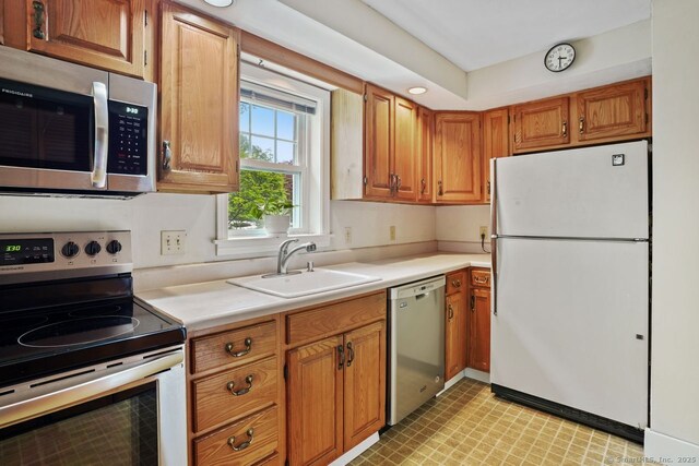 8 Bailey St, Trumbull, CT 06611 - photo 16