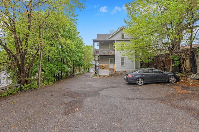 view of front of property featuring a balcony and a porch