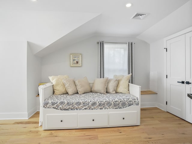bedroom featuring lofted ceiling, baseboards, light wood-style flooring, recessed lighting, and a closet