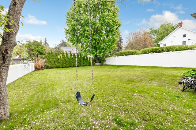 8 Thomas St, Trumbull, CT 06611 - view of yard