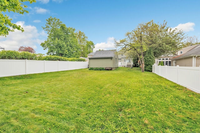 8 Thomas St, Trumbull, CT 06611 - view of yard