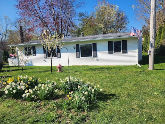 10 Belleau Ave, Norwich, CT 06360 - ranch-style home with a front lawn