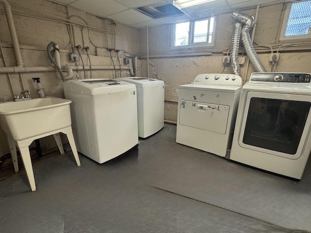 485 Laurel Ave, Bridgeport, CT 06605 - clothes washing area featuring independent washer and dryer