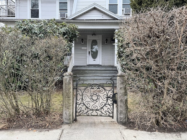 485 Laurel Ave, Bridgeport, CT 06605 - entrance to property with covered porch