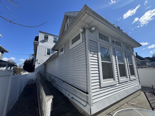 485 Laurel Ave, Bridgeport, CT 06605 - view of side of home with fence