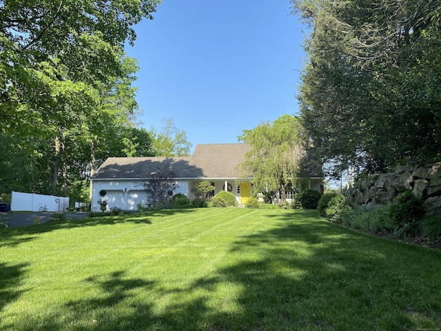 11 Thomas Rd, Westport, CT 06880 - view of grassy yard with a garage