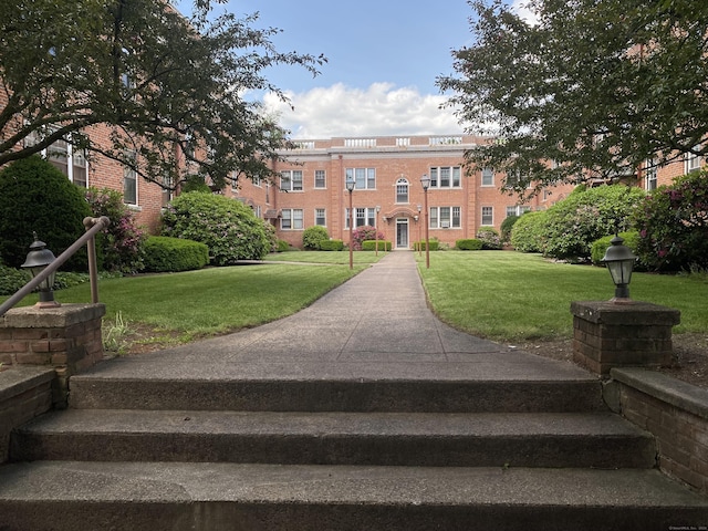 139 Fountain St Apt B9, New Haven, CT 06515 - view of home's community featuring a yard