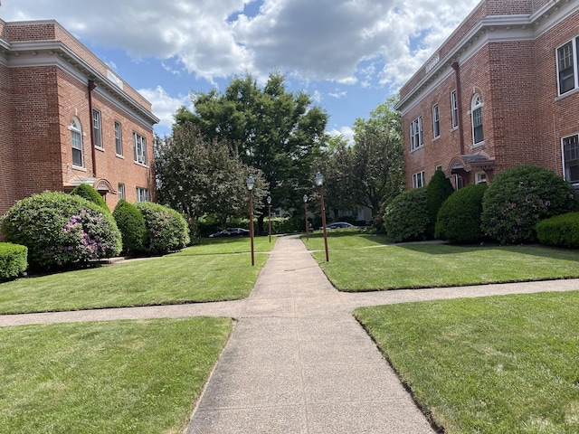 139 Fountain St Apt B9, New Haven, CT 06515 - view of community featuring a lawn