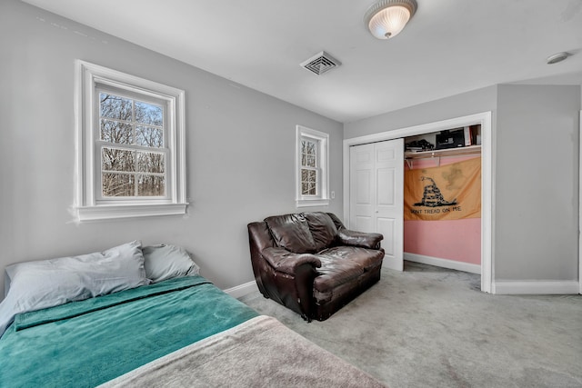 living area featuring baseboards and carpet