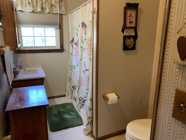 full bathroom featuring toilet, wallpapered walls, tile patterned flooring, vanity, and a shower with shower curtain