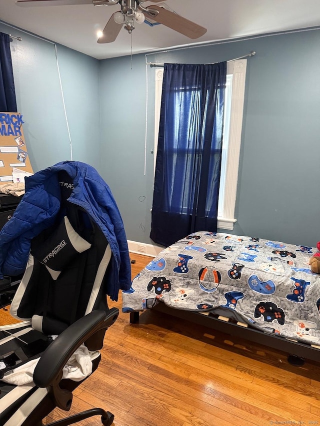 bedroom featuring wood finished floors and a ceiling fan
