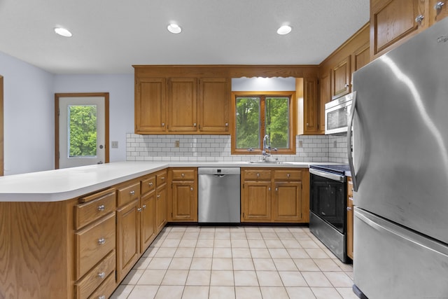 2 Meadowview Ln, Norwich, CT 06360 - kitchen with appliances with stainless steel finishes, a sink, a peninsula, healthy amount of natural light, and recessed lighting